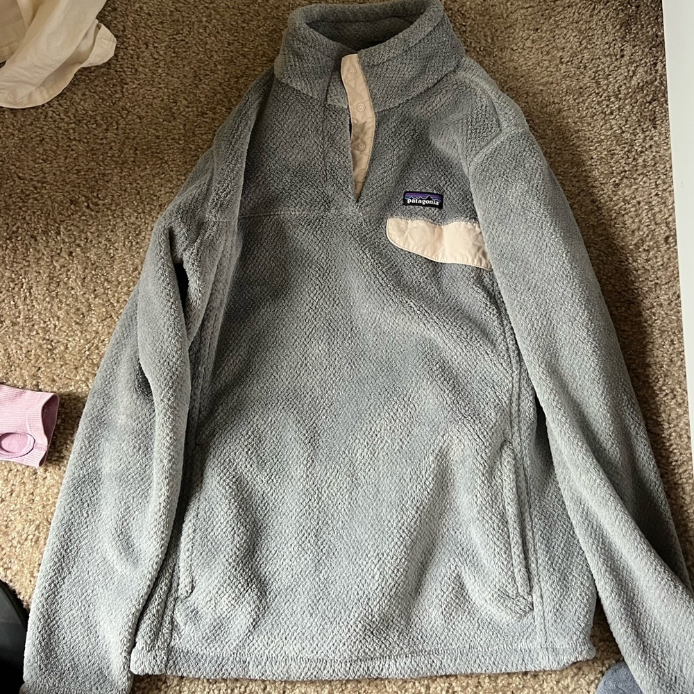 Gray Patagonia pull over